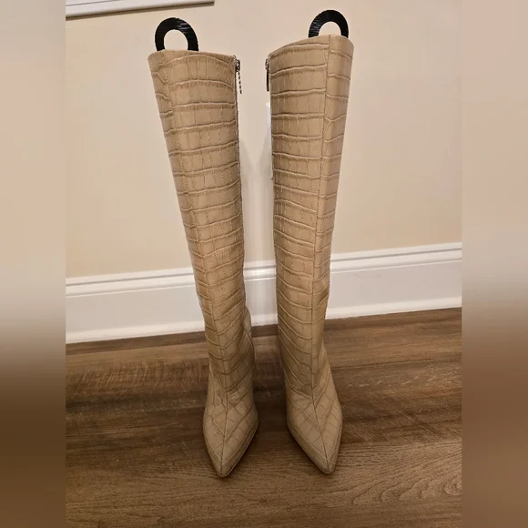Gianni Bini leather boot - Picture 2 of 5